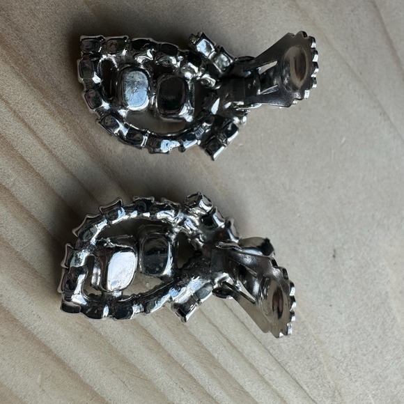 VTG Statement Clip Earrings 1 3/8" Ice Blue Crystal Rhinestone Silver Tone Bling - Picture 6 of 8